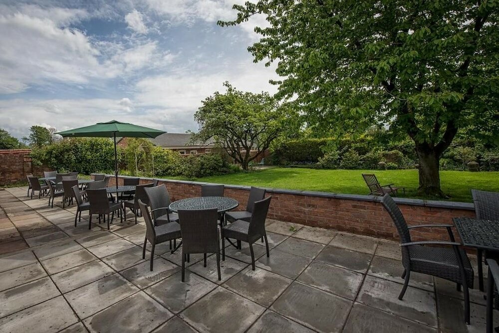 Фото Woodcote Hotel