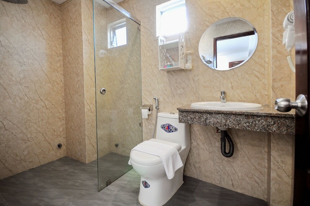 Фото Golden Lotus Hotel