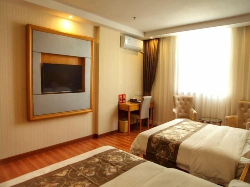 Фото GreenTree Inn Zhuhai Light Rail Pearl Station Express Hotel