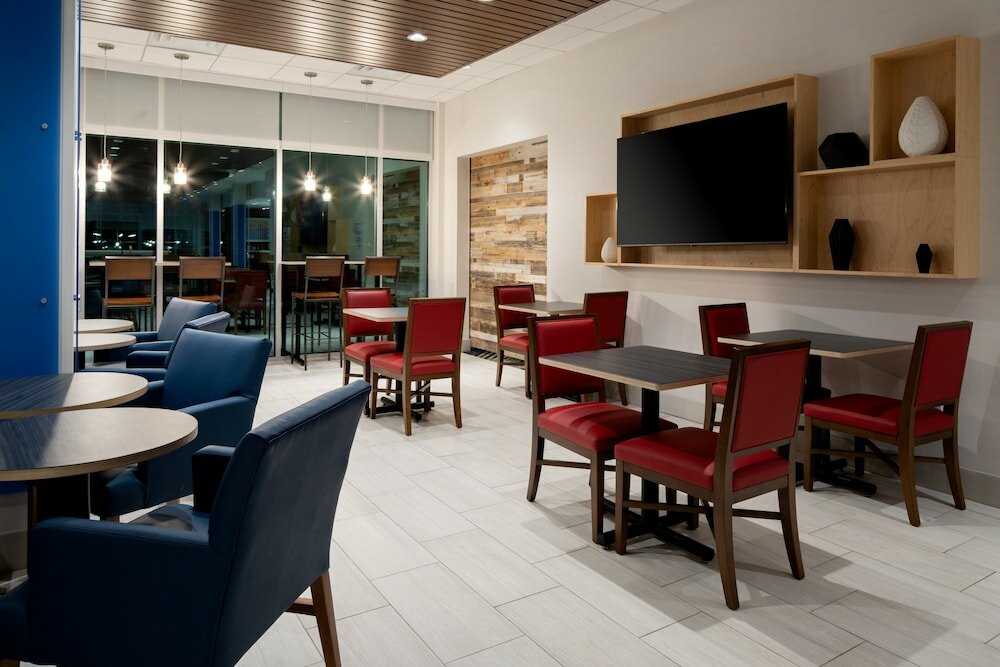 Фото Holiday Inn Express & Suites Bullhead City, an Ihg Hotel