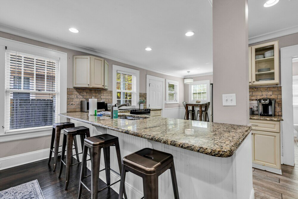 Фото Bright and Modern Close to Everything