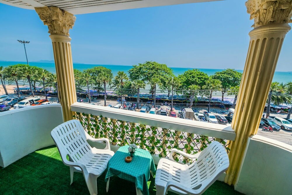 Hotel Happy Vikings Hotel, Pattaya, photo