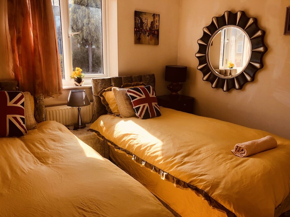 Фото Centrally Located 4 Bedroom House