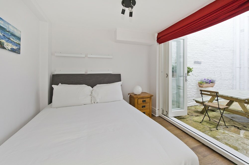 Фото Charming 2-bed Apartment, Pimlico