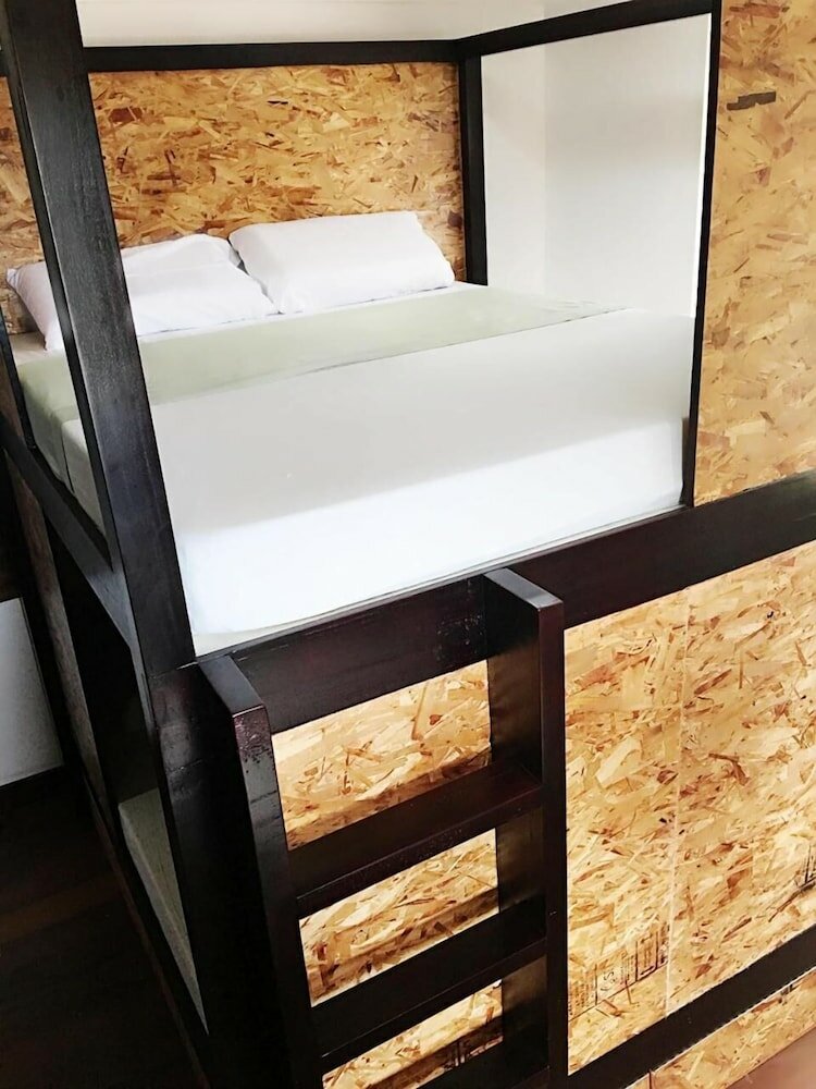 Фото Spinning Cat Hostel - Adults Only