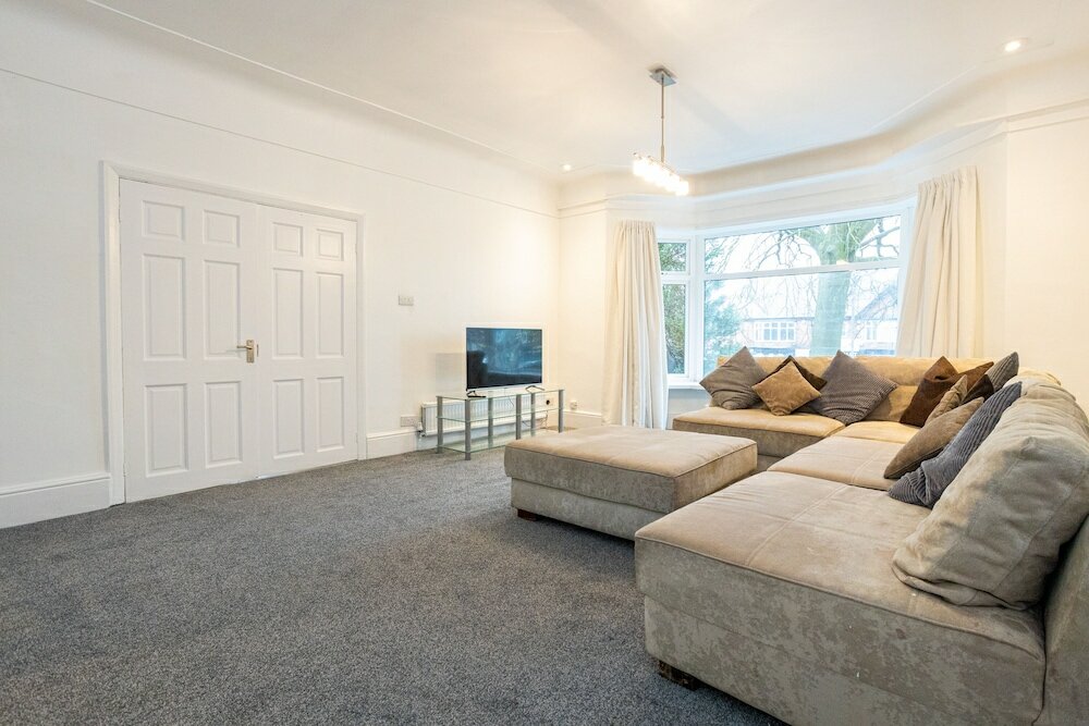Фото Pillo Rooms - 4br House near Heaton Park