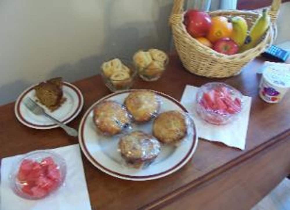 Фото Old Winterport Commercial House