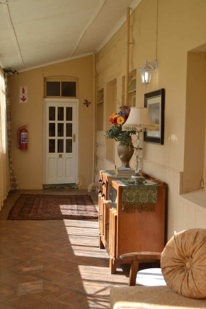 Фото Kestell Hotel