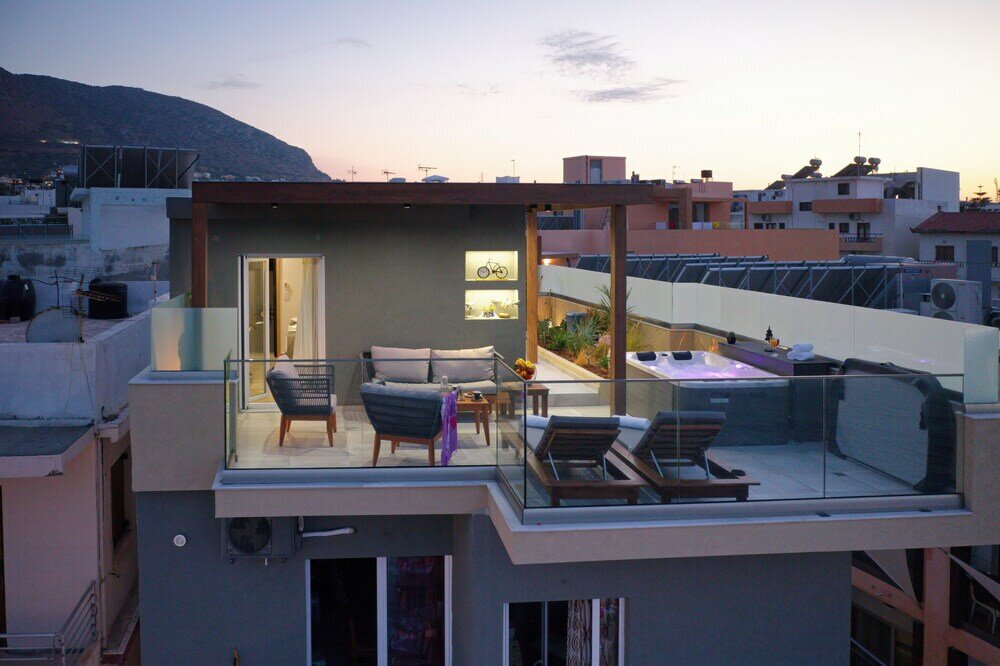 Фото Hersonissos Beach Front Suites