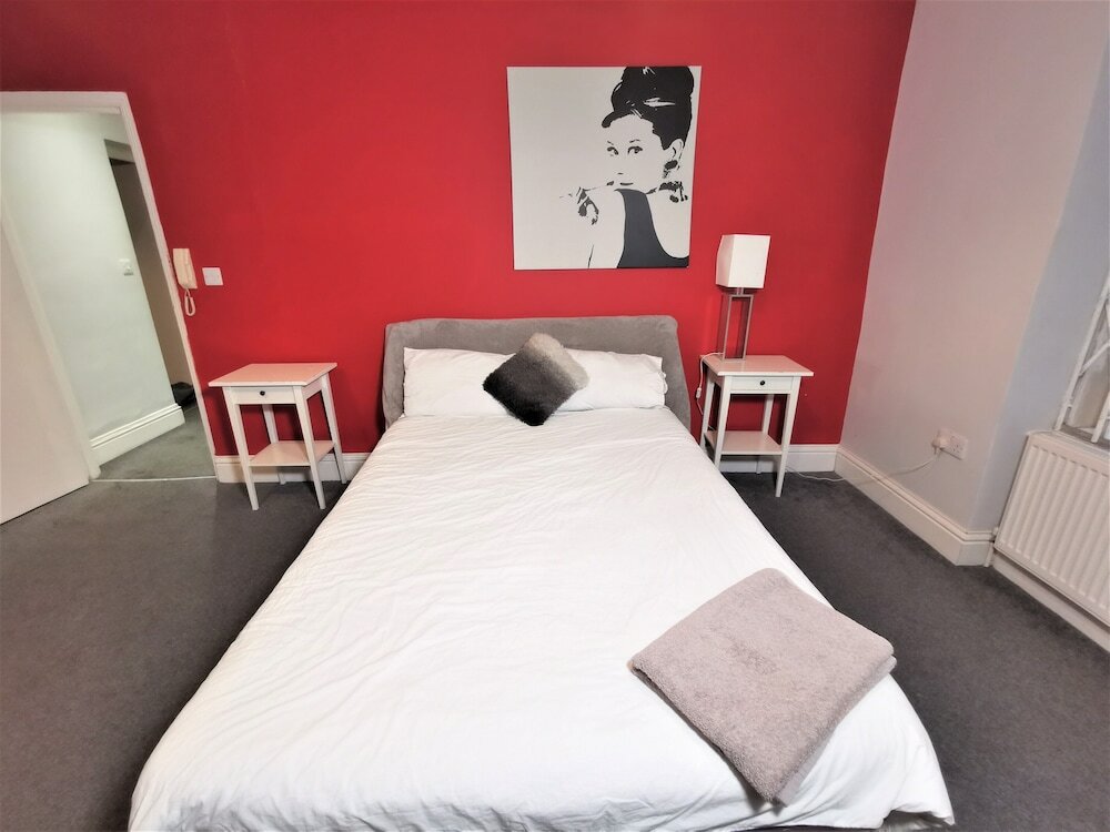 Фото Spacious 2 bed flat in Camden