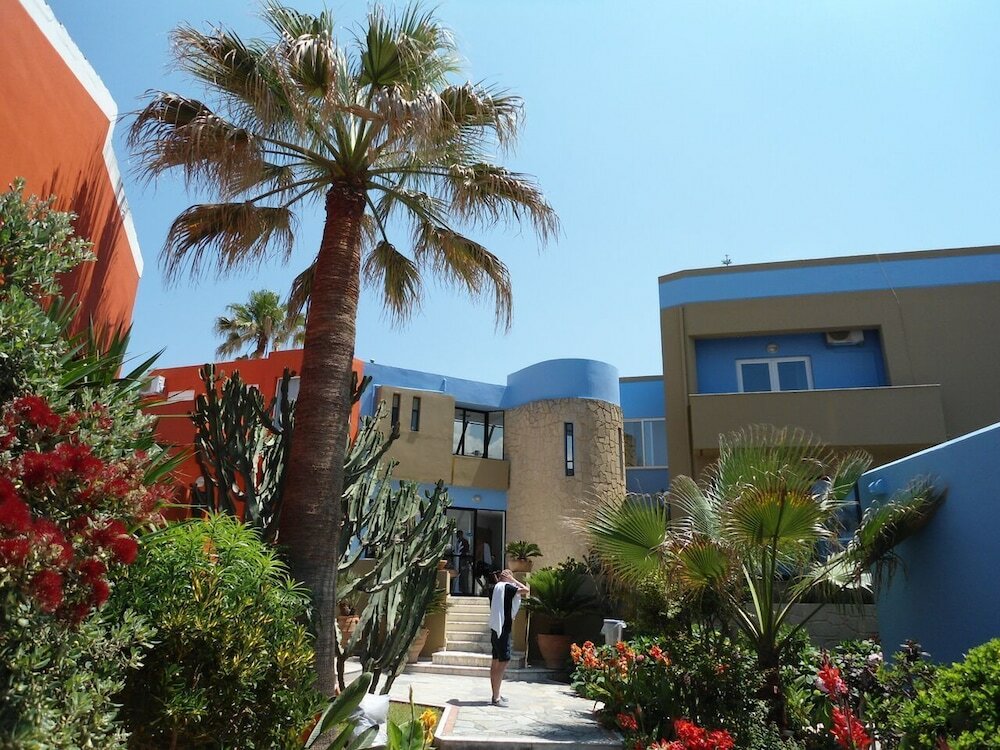 Фото Marina Sands Art Hotel