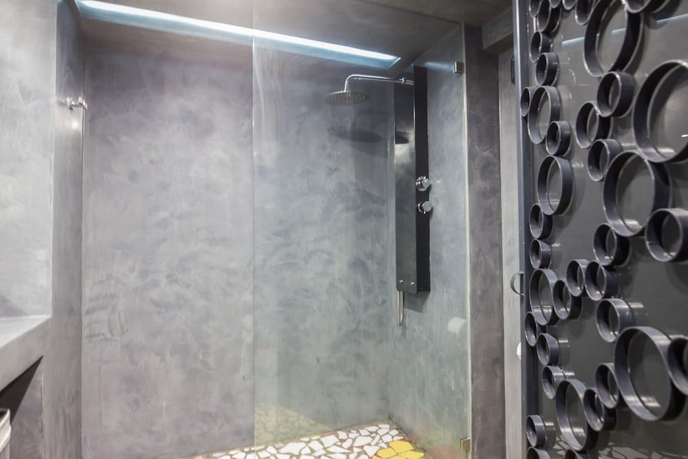 Фото Modern Industrial Apt In Neos Kosmos