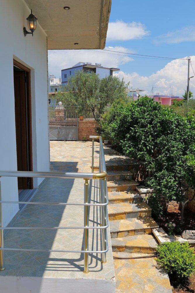 Фото Pellumb Apartments