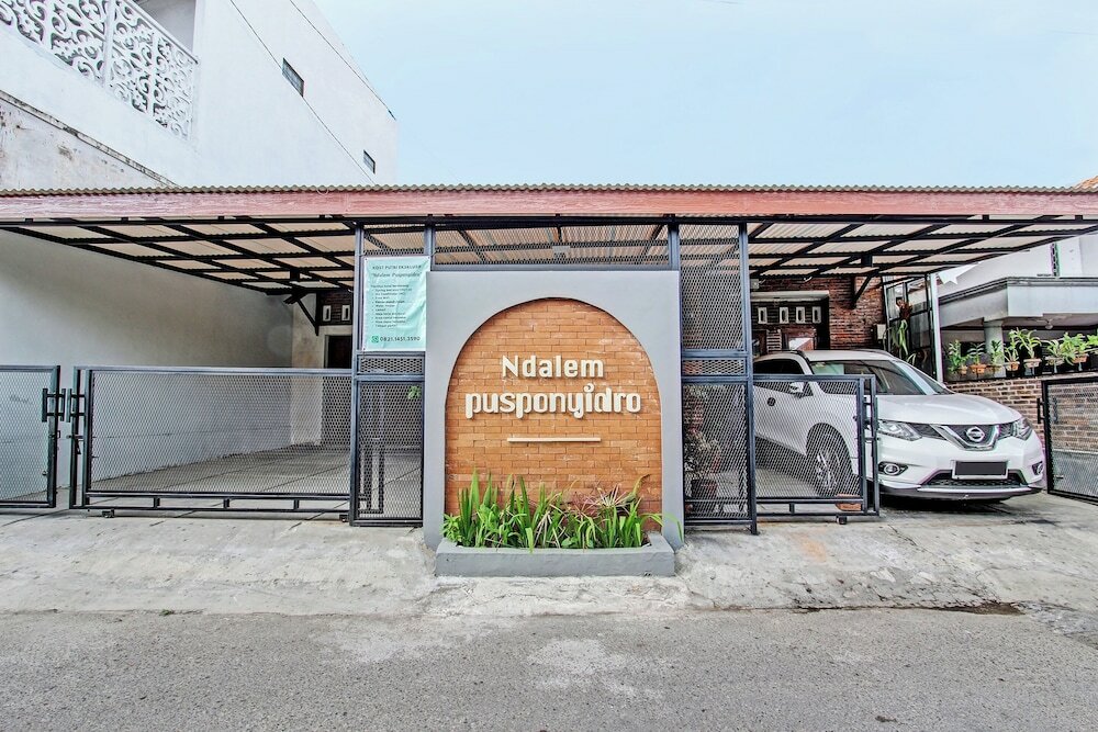 Фото Oyo 92757 Ndalem Pusponyidro Syariah