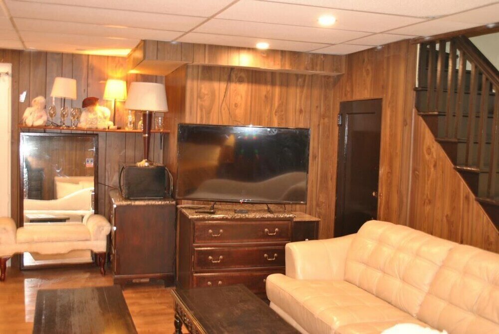 Фото Newark Hansbury Multi Level House