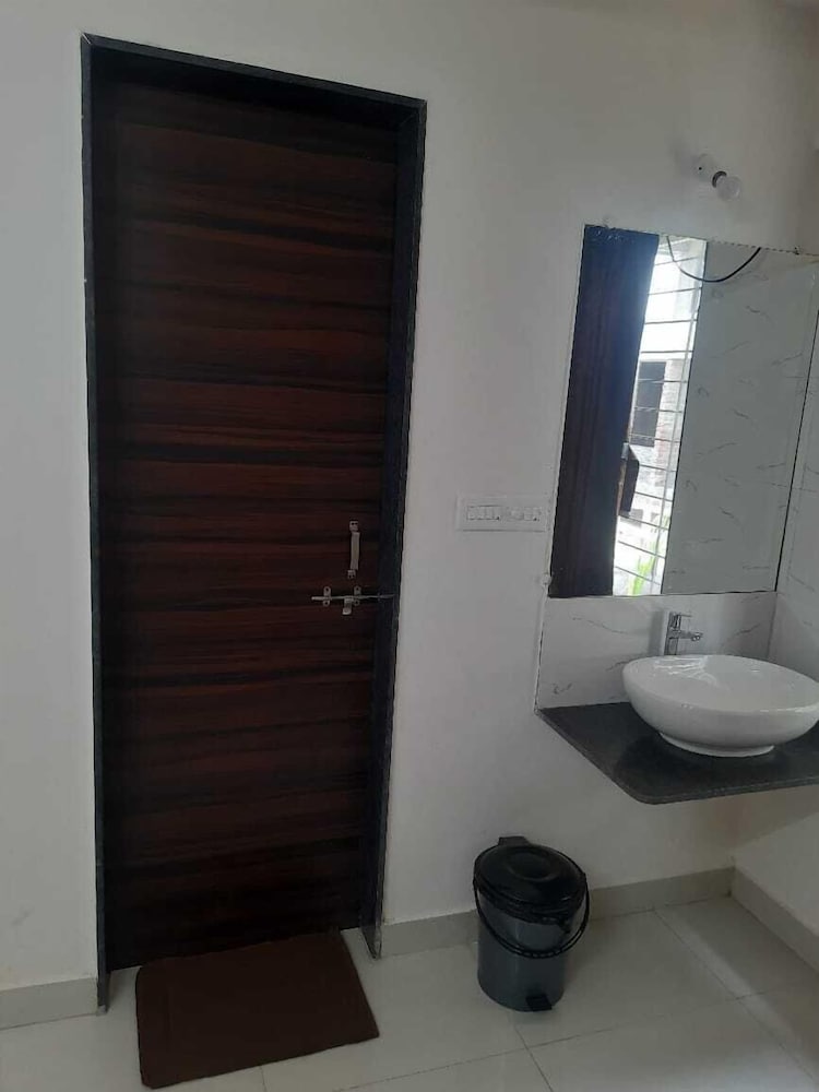 Фото Opal Suite Rooms