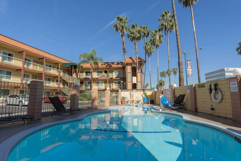 Гостиница Super 8 by Wyndham Anaheim/Disneyland Drive в Анахайме