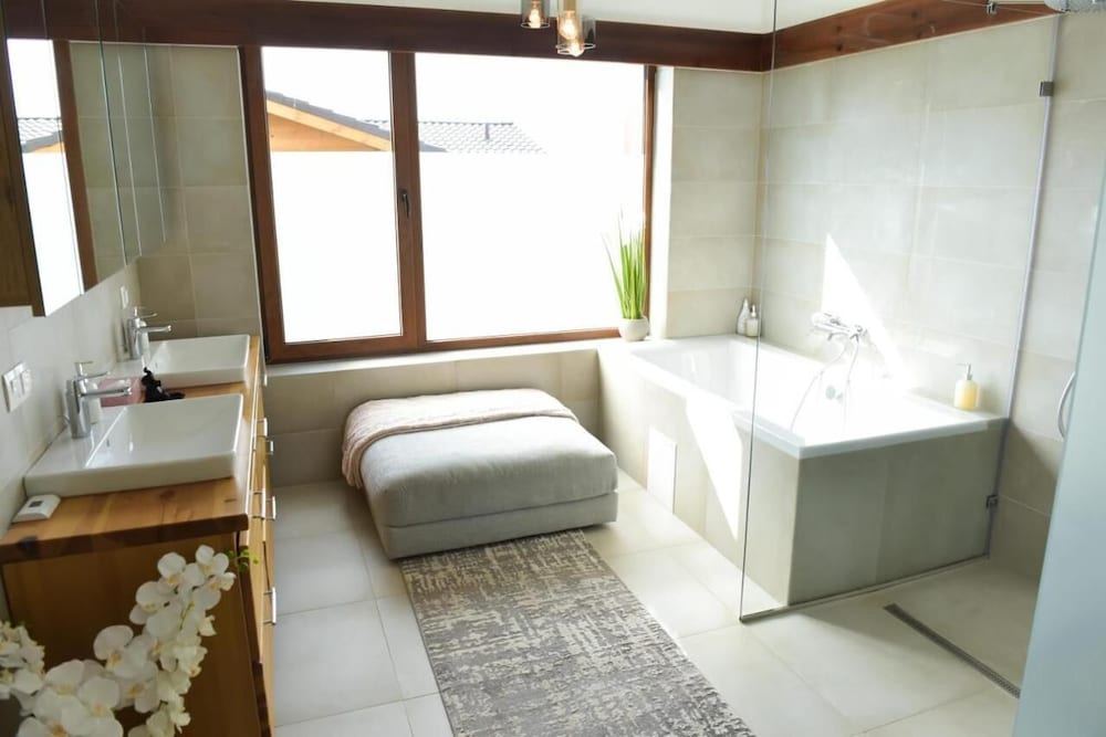 Фото Luxurious Chalet near Pirin Golf Resort