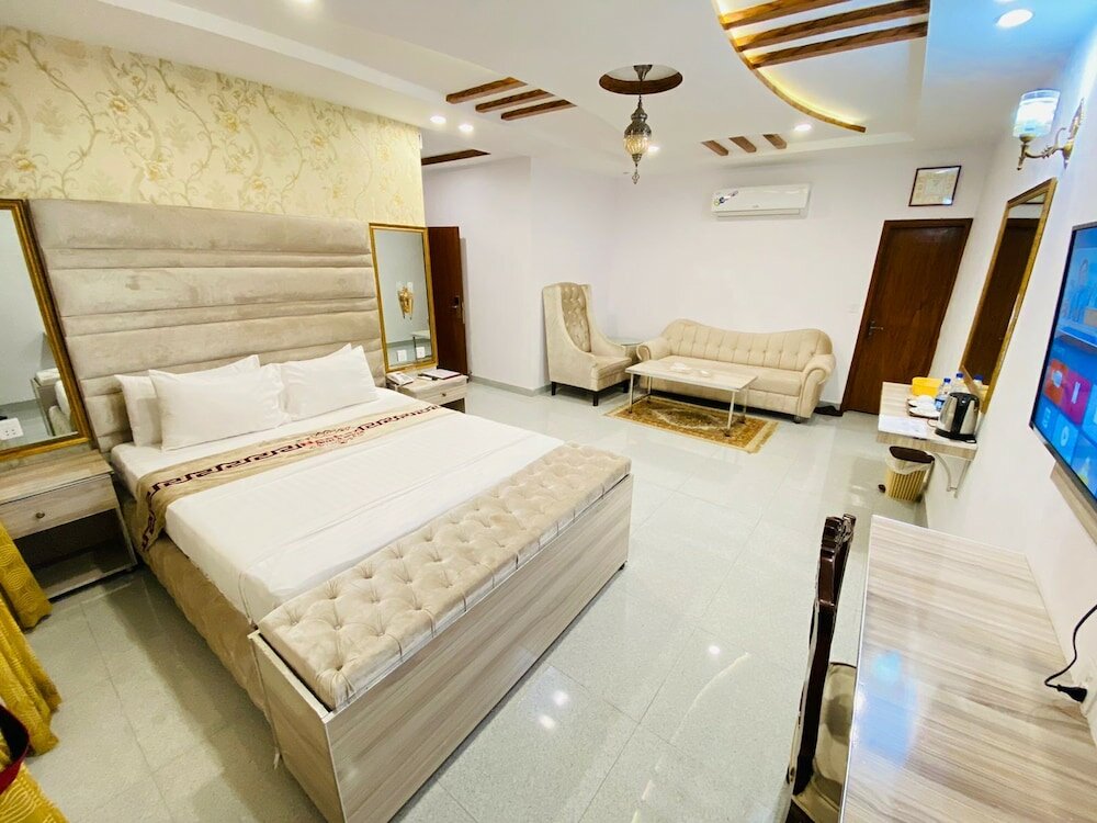 Фото Neshaz Hotel & Suites