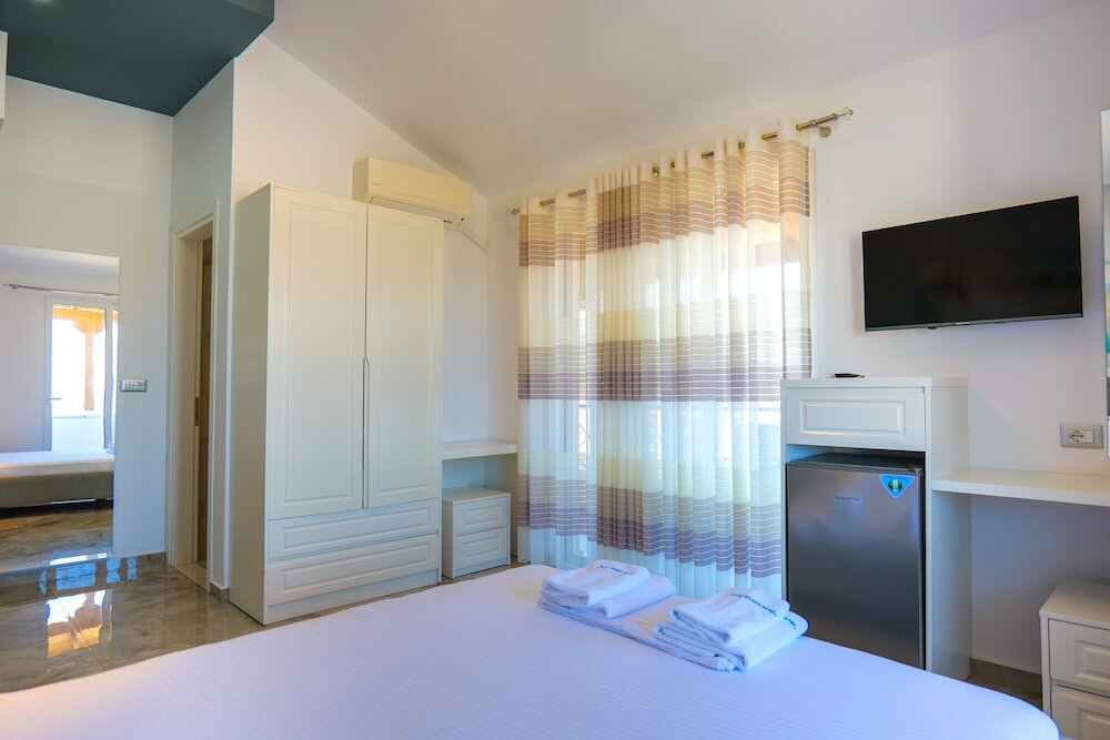 Фото 3 Island Hotel