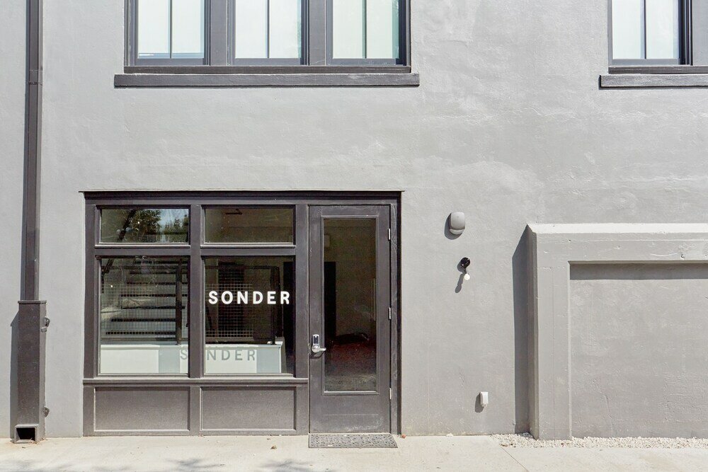 Фото Sonder Antiques Warehouse