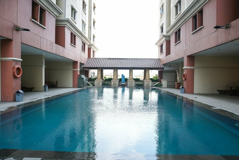 Гостиница Relax and Cozy 1br Mediterania Gajah Mada Apartment в Джакарте