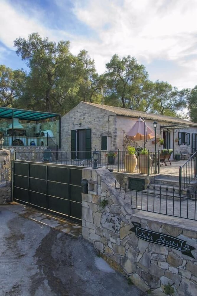 Фото Su La Strata house by CorfuEscapes