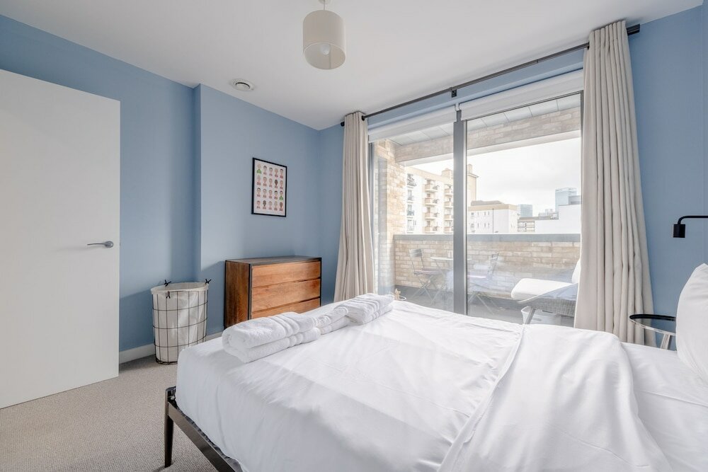 Фото Light & Spacious 1bedroom Flat With Balcony - Mile End