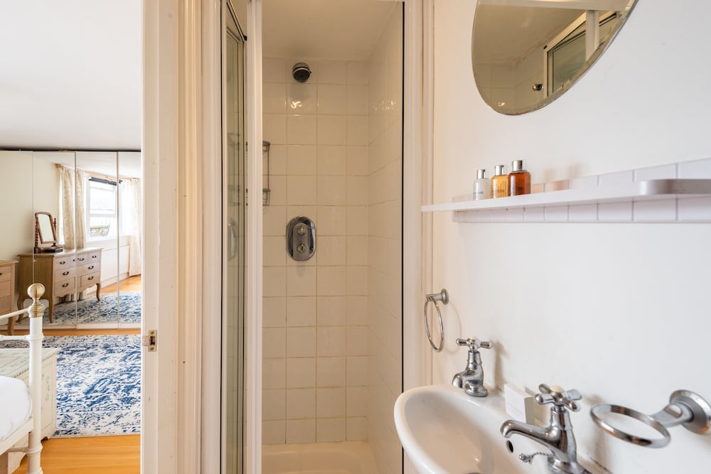 Фото Panoramic Family Home in Maida Vale