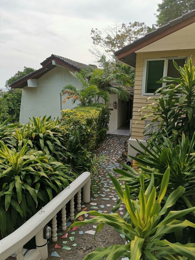 Фото On The Hill Karon Resort