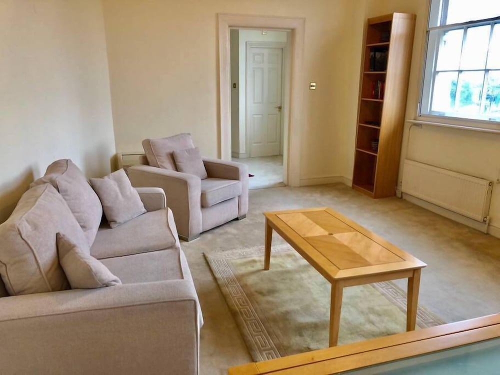 Фото Buckingham Palace View Apartment