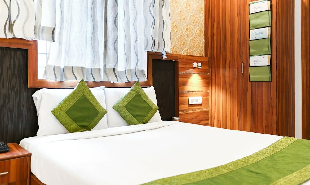 Фото Itsy by Treebo - Elmas Golden Key