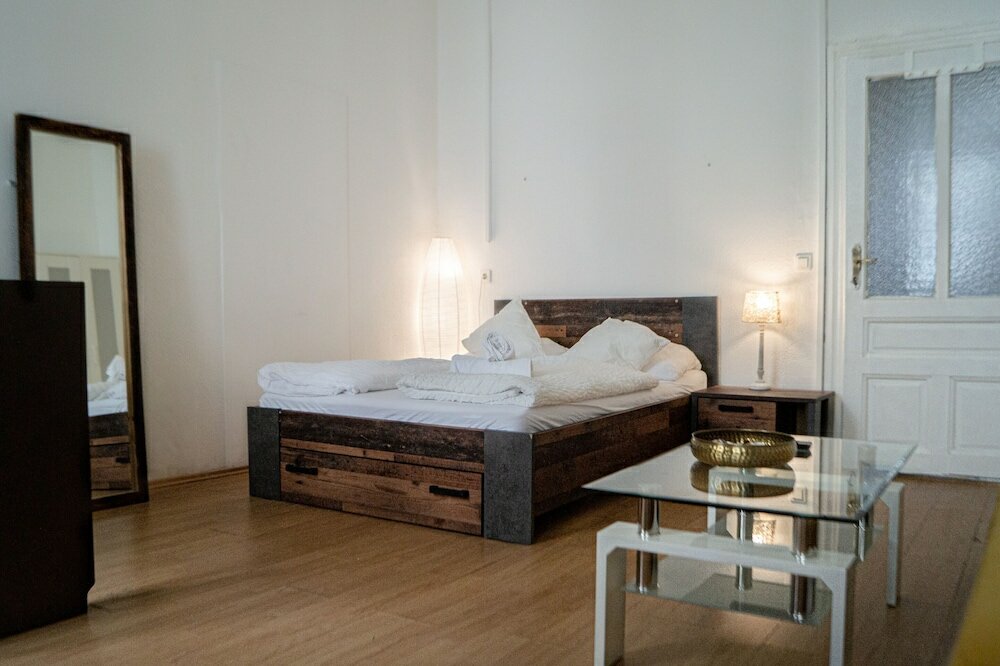 Фото Vibrant Apartment Near Downtown