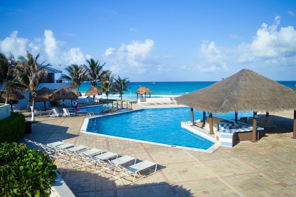 Фото Beachfront Penthouses at Brisas by The Spot