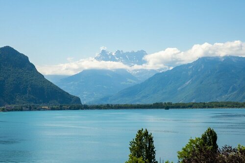 Гостиница Montreux Panoramic Views 4bd Apartment в Монтре