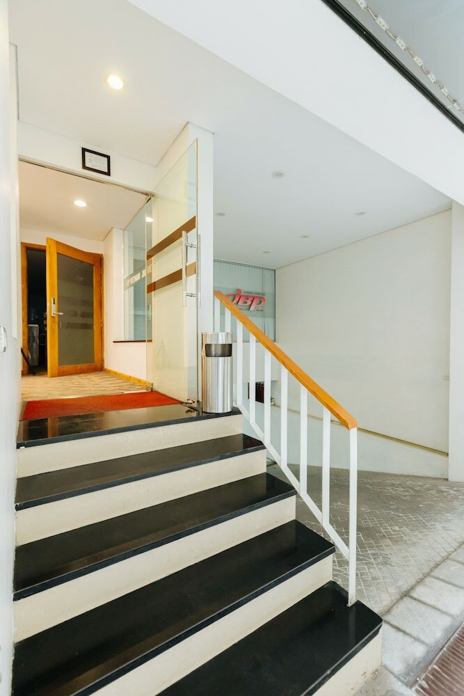 Фото Hb Serviced Apartment - 121b Quan Hoa