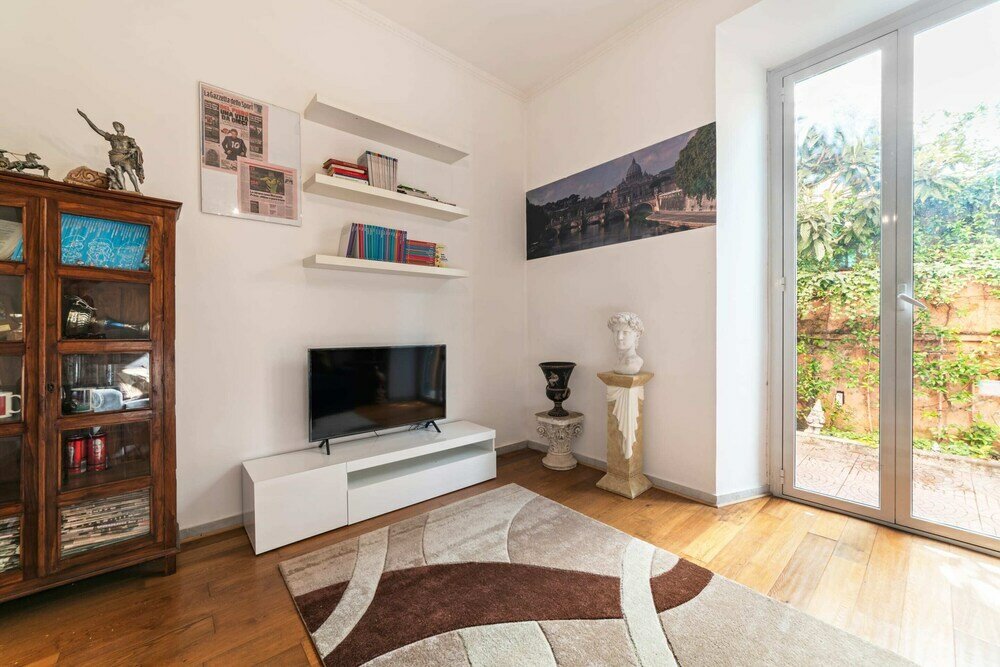 Фото Bright and Spacious Philbeach Garden Apartment