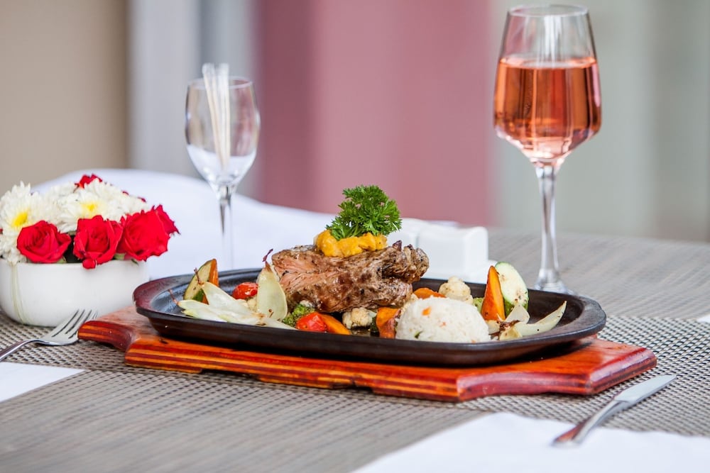 Фото Monomotapa Hotel