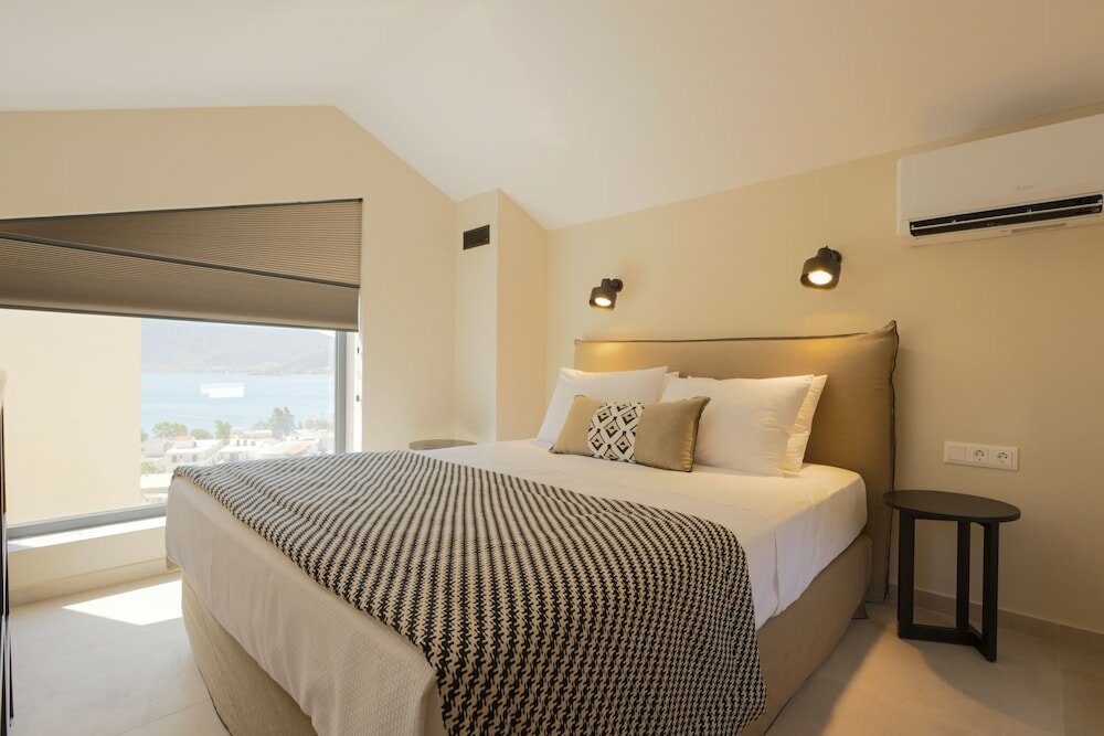 Фото Elivia Boutique Suites