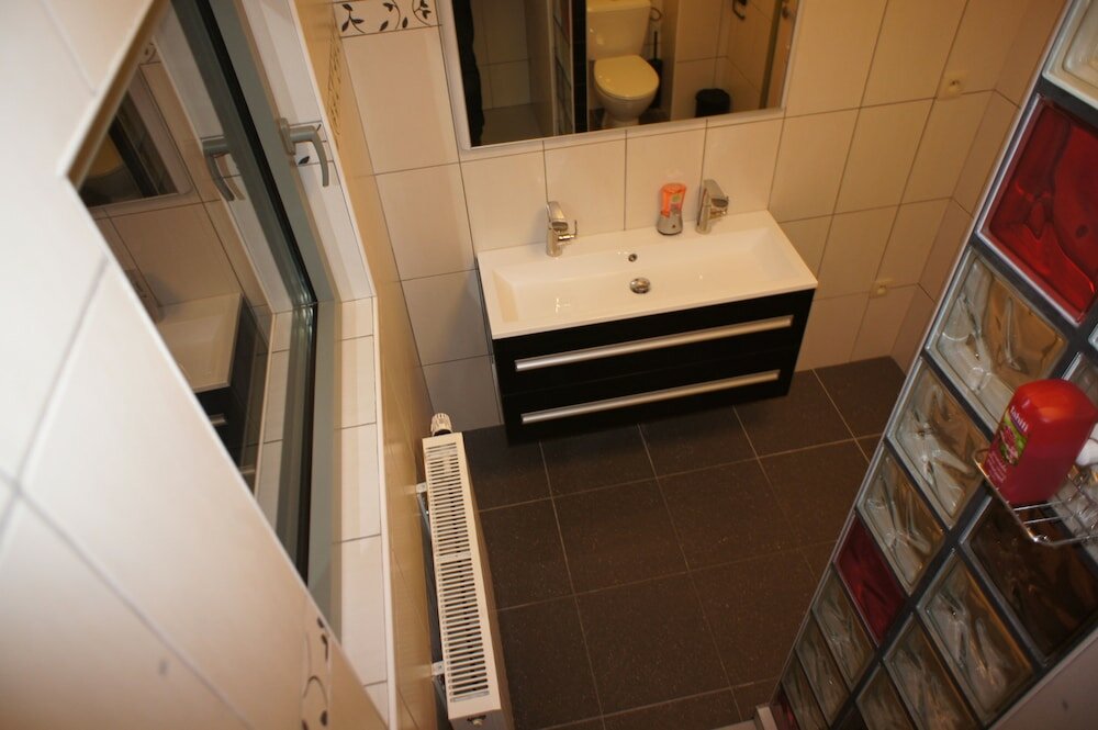 Фото J and R Brussels City Apartment