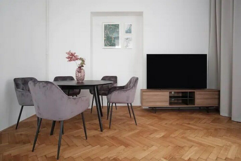 Фото Helen Homestay Karlín Prague