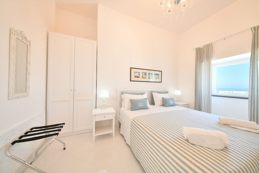 Фото King Suite - Luxury Rooms