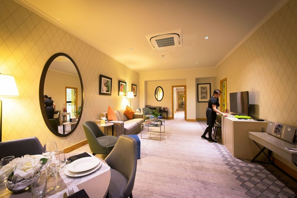 Фото DoubleTree by Hilton London Kensington