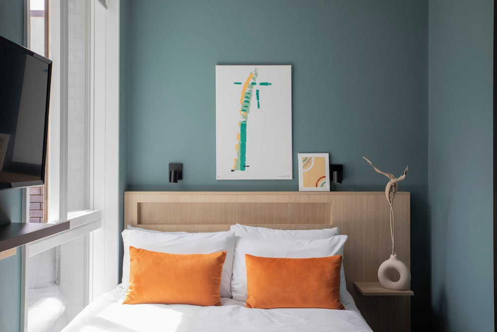 Фото Bob W Tower Hill Studios