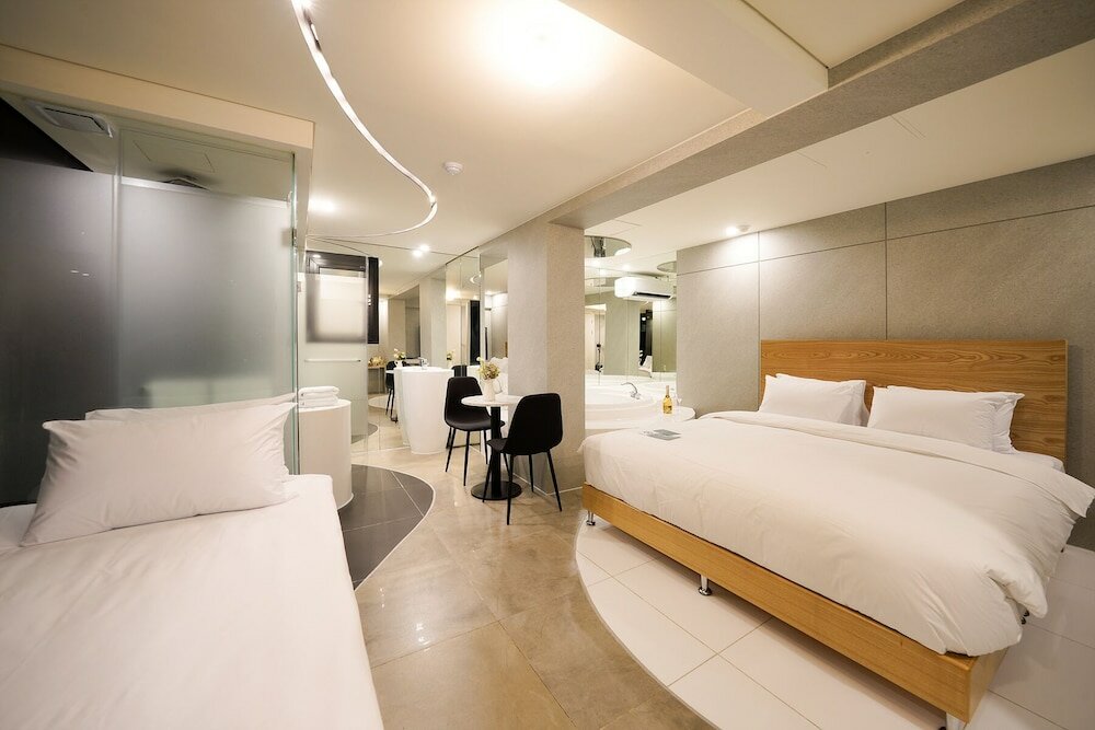 Фото Simple Stay Hotel