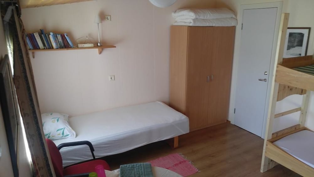 Фото Fosshóll Guesthouse