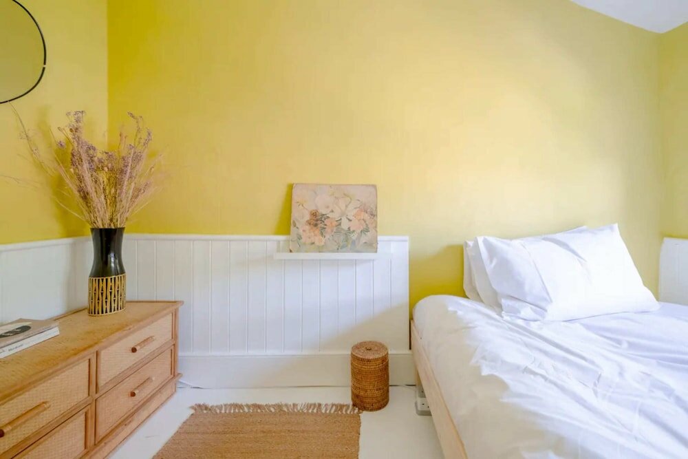 Фото Unique Vintage-style 3bd Flat - Dalston