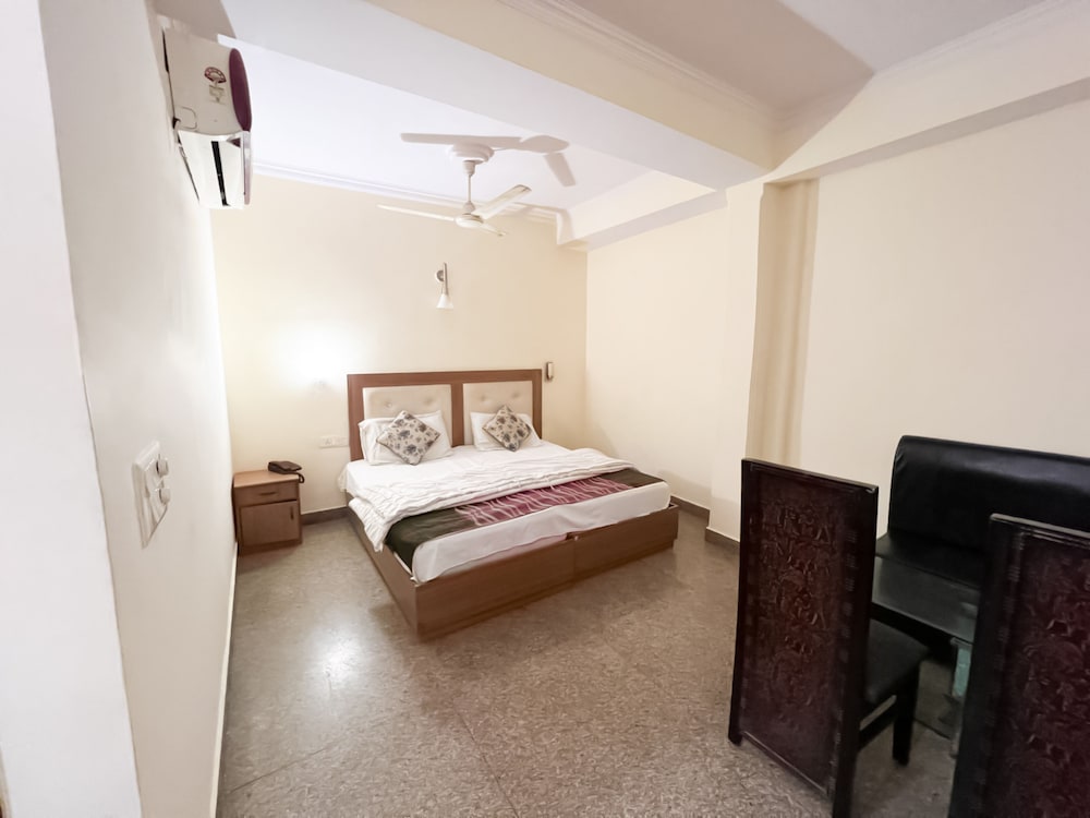 Фото Roomshala 033 Silver Inn Nfc