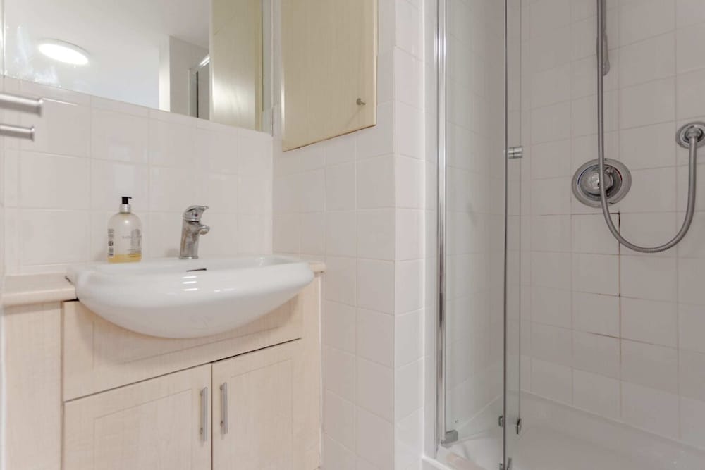 Фото Well Located 2 Bedroom 1 Bath in Elephant & Castle