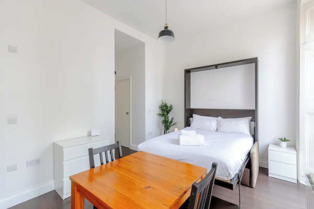 Фото Incredibly Located Studio Flat - Camden Town